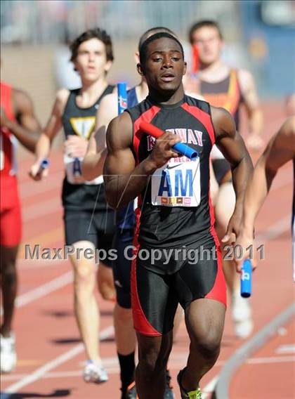 Thumbnail 3 in 117th Penn Relays (Boys 4x800m Small Schools Race 302) photogallery.