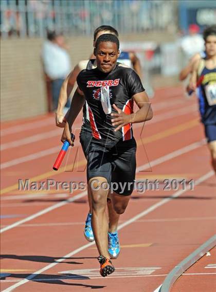 Thumbnail 1 in 117th Penn Relays (Boys 4x800m Small Schools Race 302) photogallery.