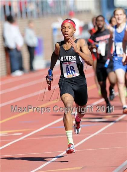 Thumbnail 2 in 117th Penn Relays (Boys 4x800m Small Schools Race 302) photogallery.