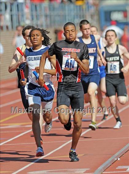 Thumbnail 2 in 117th Penn Relays (Boys 4x800m Small Schools Race 302) photogallery.