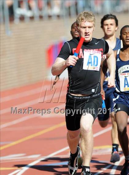Thumbnail 2 in 117th Penn Relays (Boys 4x800m Small Schools Race 302) photogallery.