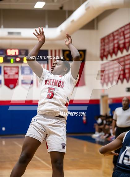 Thumbnail 2 in Henderson Collegiate @ Voyager (TNC 1A Semifinal) photogallery.