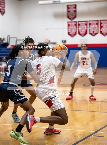 Thumbnail 2 in Henderson Collegiate @ Voyager (TNC 1A Semifinal) photogallery.