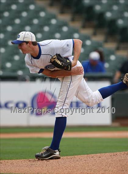 Thumbnail 3 in Klein Collins vs. Georgetown (Texas 5A Region II Playoffs) photogallery.