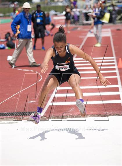 Thumbnail 3 in NYSPHSAA Track and Field Championships  photogallery.