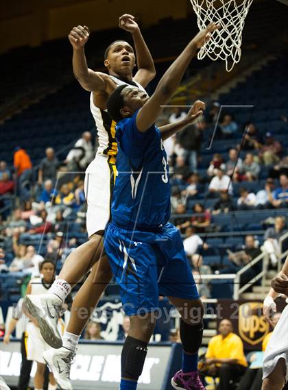 Thumbnail 2 in Bishop O'Dowd vs. Capital Christian (MaxPreps MLK Classic) photogallery.