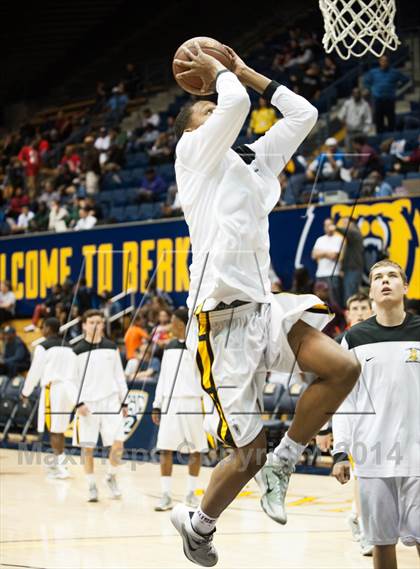 Thumbnail 2 in Bishop O'Dowd vs. Capital Christian (MaxPreps MLK Classic) photogallery.
