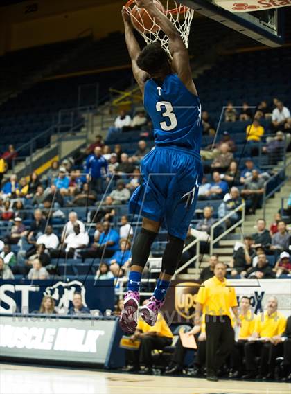 Thumbnail 2 in Bishop O'Dowd vs. Capital Christian (MaxPreps MLK Classic) photogallery.