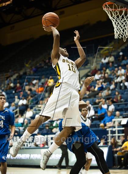 Thumbnail 1 in Bishop O'Dowd vs. Capital Christian (MaxPreps MLK Classic) photogallery.