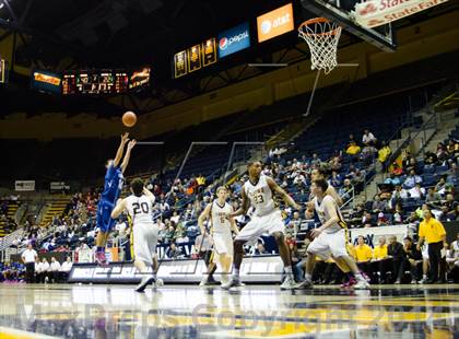 Thumbnail 2 in Bishop O'Dowd vs. Capital Christian (MaxPreps MLK Classic) photogallery.