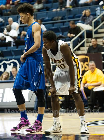 Thumbnail 1 in Bishop O'Dowd vs. Capital Christian (MaxPreps MLK Classic) photogallery.