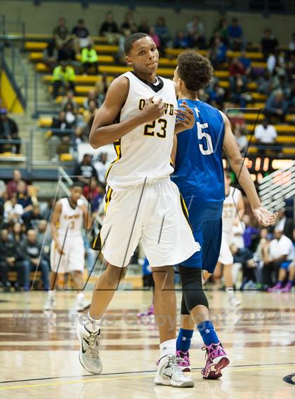 Thumbnail 3 in Bishop O'Dowd vs. Capital Christian (MaxPreps MLK Classic) photogallery.
