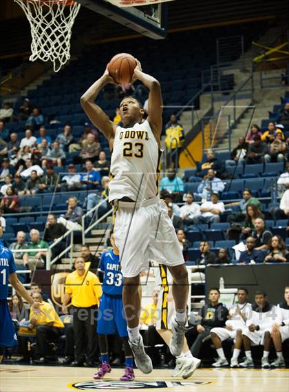 Thumbnail 1 in Bishop O'Dowd vs. Capital Christian (MaxPreps MLK Classic) photogallery.