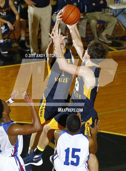 Thumbnail 3 in Walker Valley vs Cleveland (District 5 3A) photogallery.