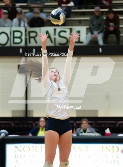 Thumbnail 3 in Industrial vs. Goliad ( UIL 3A Regional FInal Playoffs) photogallery.