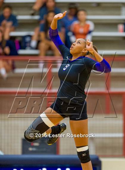 Thumbnail 2 in San Antonio Madison vs Warren photogallery.