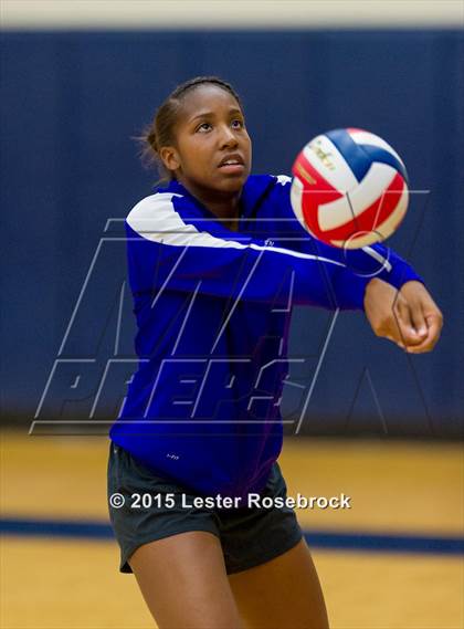 Thumbnail 3 in San Antonio Madison vs Warren photogallery.