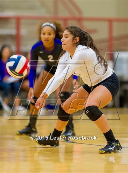 Thumbnail 1 in San Antonio Madison vs Warren photogallery.