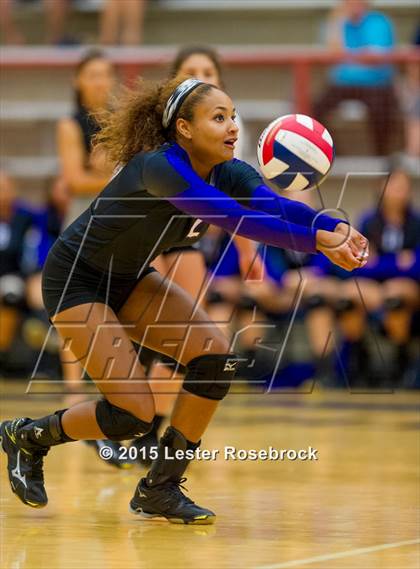 Thumbnail 3 in San Antonio Madison vs Warren photogallery.