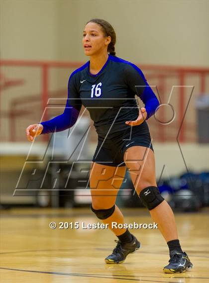 Thumbnail 2 in San Antonio Madison vs Warren photogallery.