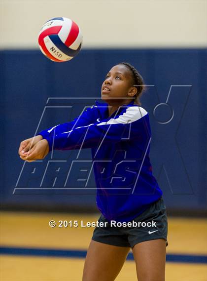 Thumbnail 2 in San Antonio Madison vs Warren photogallery.
