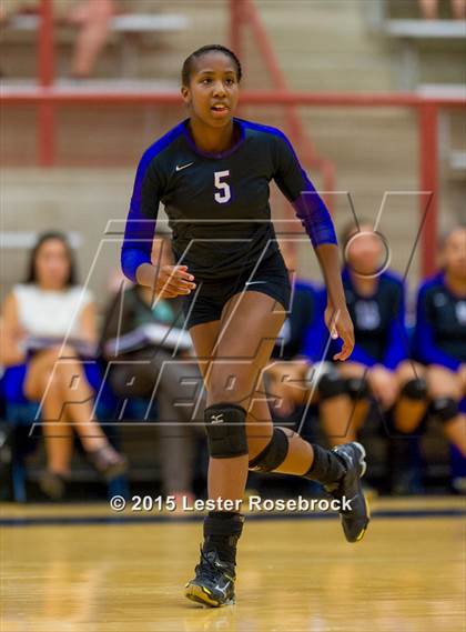 Thumbnail 2 in San Antonio Madison vs Warren photogallery.