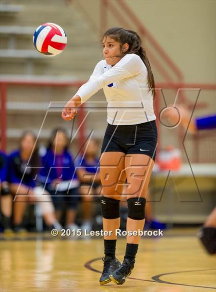 Thumbnail 1 in San Antonio Madison vs Warren photogallery.