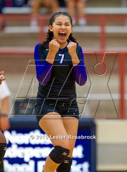 Thumbnail 3 in San Antonio Madison vs Warren photogallery.