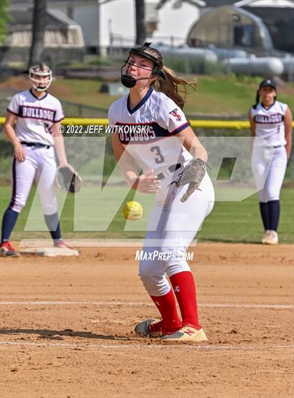 Thumbnail 2 in Pine Forest vs Terry Sanford  photogallery.
