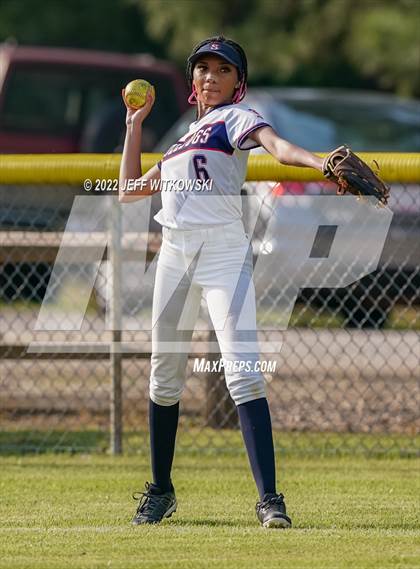 Thumbnail 2 in Pine Forest vs Terry Sanford  photogallery.