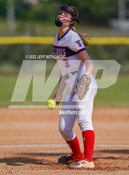 Thumbnail 3 in Pine Forest vs Terry Sanford  photogallery.
