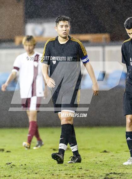 Thumbnail 2 in St. Francis vs Cristo Rey (Avaya High School Series) photogallery.