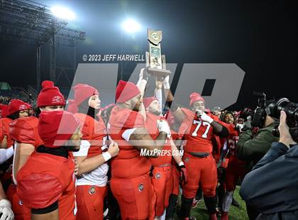 Thumbnail 1 in Bishop Watterson vs. Central Catholic (OHSAA D3 Final) photogallery.