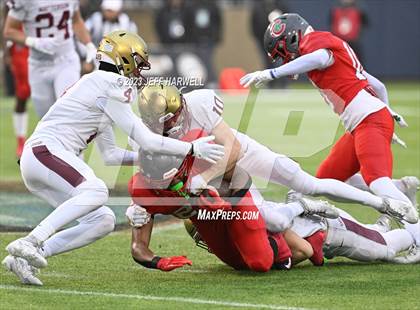 Thumbnail 3 in Bishop Watterson vs. Central Catholic (OHSAA D3 Final) photogallery.