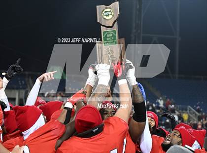 Thumbnail 3 in Bishop Watterson vs. Central Catholic (OHSAA D3 Final) photogallery.