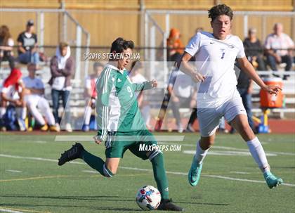 Thumbnail 3 in Hilltop vs. Ramona (Grossmont Holiday Tournament) photogallery.