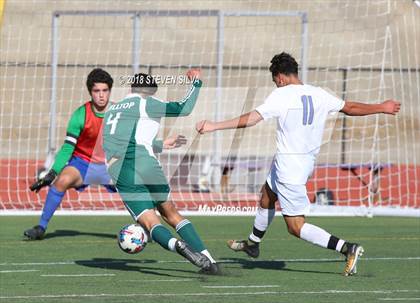 Thumbnail 2 in Hilltop vs. Ramona (Grossmont Holiday Tournament) photogallery.