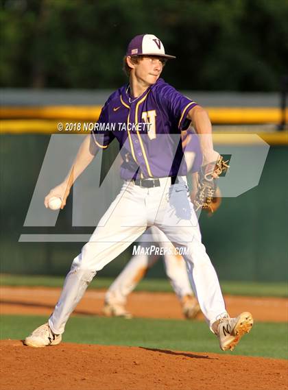 Thumbnail 2 in Valley Center vs. Bishop Carroll (KSHSAA 5A Regional Playoff) photogallery.