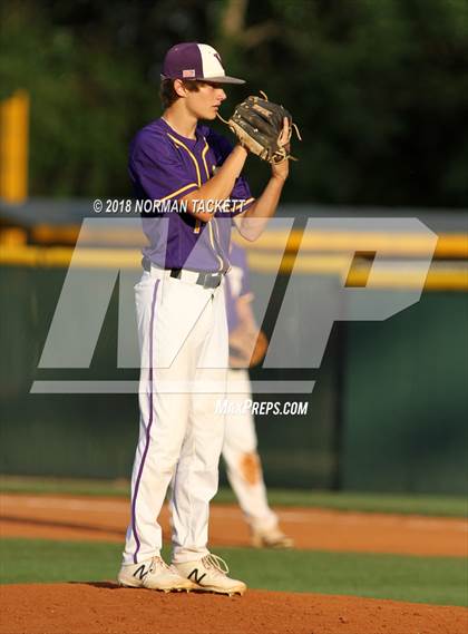 Thumbnail 2 in Valley Center vs. Bishop Carroll (KSHSAA 5A Regional Playoff) photogallery.