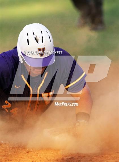 Thumbnail 3 in Valley Center vs. Bishop Carroll (KSHSAA 5A Regional Playoff) photogallery.