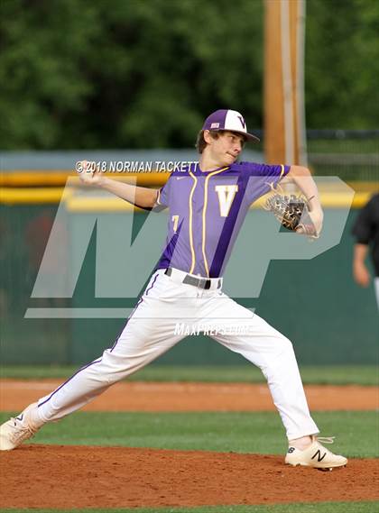 Thumbnail 2 in Valley Center vs. Bishop Carroll (KSHSAA 5A Regional Playoff) photogallery.