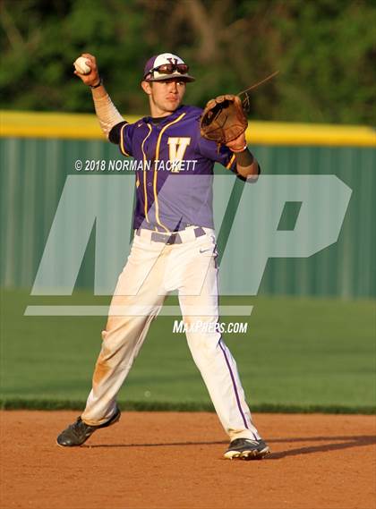 Thumbnail 2 in Valley Center vs. Bishop Carroll (KSHSAA 5A Regional Playoff) photogallery.
