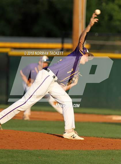 Thumbnail 2 in Valley Center vs. Bishop Carroll (KSHSAA 5A Regional Playoff) photogallery.