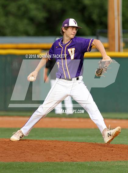 Thumbnail 1 in Valley Center vs. Bishop Carroll (KSHSAA 5A Regional Playoff) photogallery.