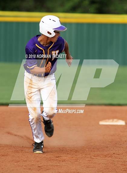 Thumbnail 1 in Valley Center vs. Bishop Carroll (KSHSAA 5A Regional Playoff) photogallery.