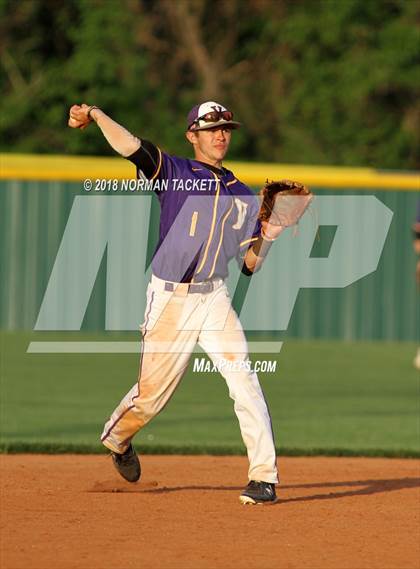 Thumbnail 3 in Valley Center vs. Bishop Carroll (KSHSAA 5A Regional Playoff) photogallery.