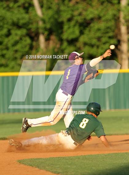 Thumbnail 2 in Valley Center vs. Bishop Carroll (KSHSAA 5A Regional Playoff) photogallery.
