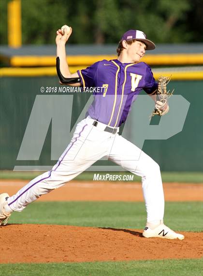 Thumbnail 1 in Valley Center vs. Bishop Carroll (KSHSAA 5A Regional Playoff) photogallery.