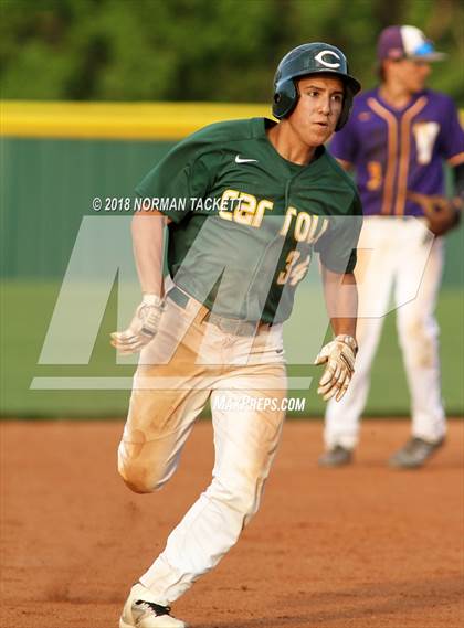 Thumbnail 2 in Valley Center vs. Bishop Carroll (KSHSAA 5A Regional Playoff) photogallery.