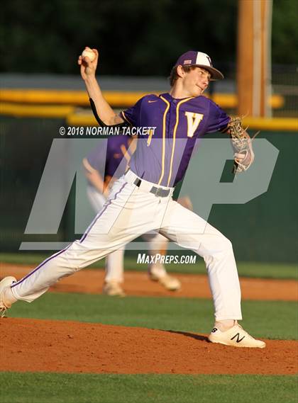 Thumbnail 1 in Valley Center vs. Bishop Carroll (KSHSAA 5A Regional Playoff) photogallery.